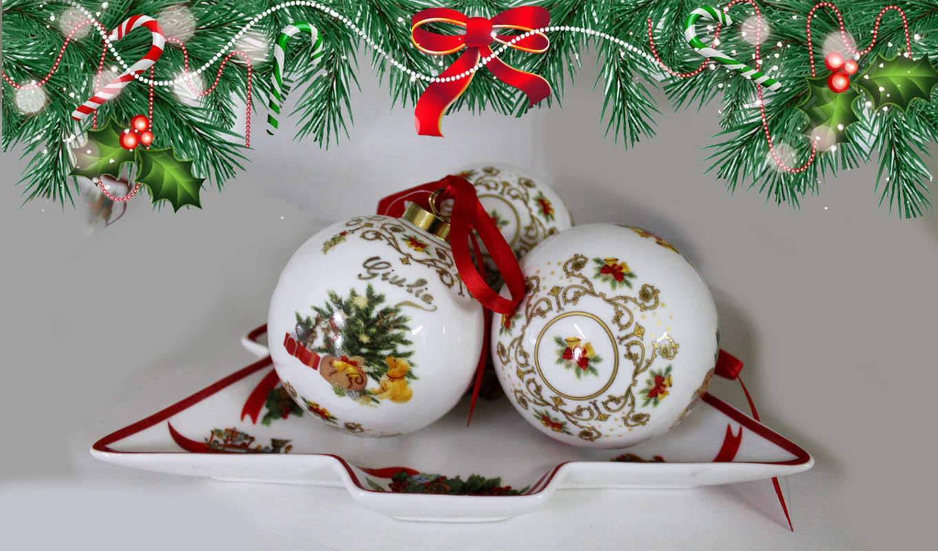 Foto di Palline in porcellana per gli addobbi natalizi Palline in porcellana per gli addobbi natalizi