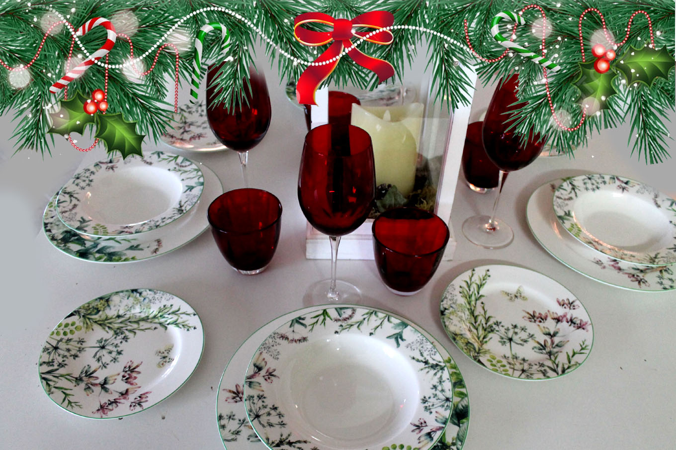 Servizi di piatti e bicchieri per pranzi e cene di Natale Servizi di porcellana