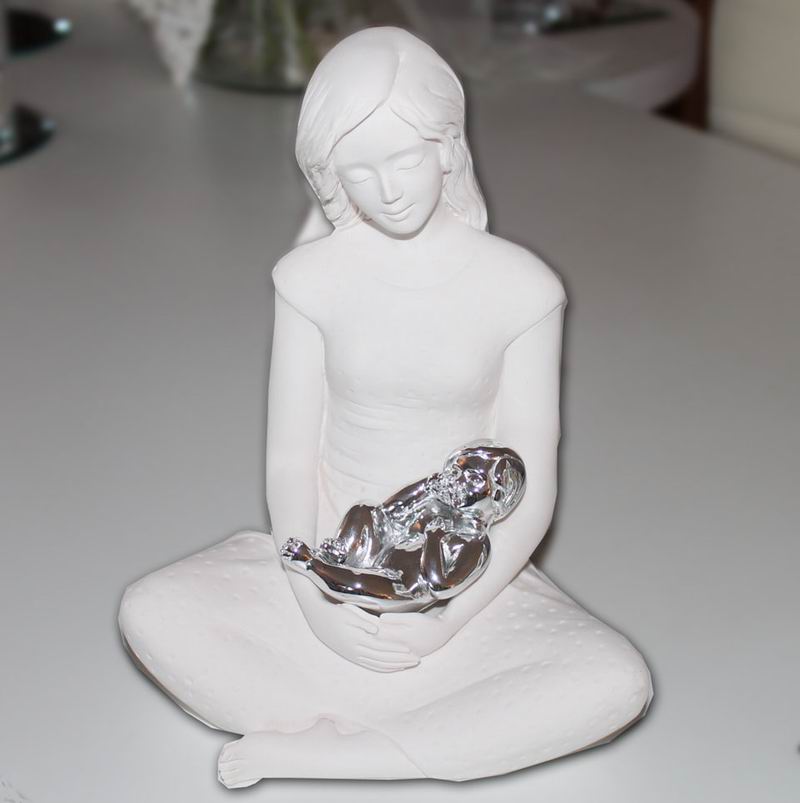 Statua/Scultura in polvere di marmo bianco raffigurante la Madrina con bimba. Regalo per Madrina